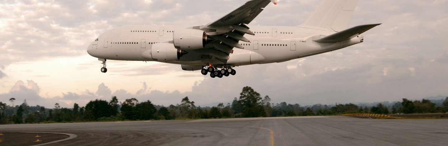 A380 medellin landing